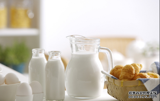 做一杯低调奢华的牛奶，也挺不错的，让奶香飘过夏日。