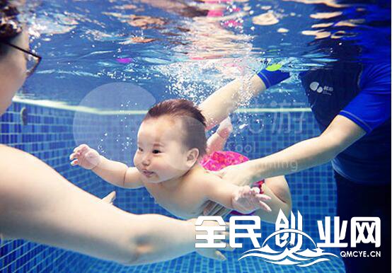 亲子游泳让孩子在水中成长的更好！
