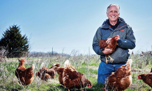 将鸡蛋卖到1.36亿美元的美国62岁农民迈克尔·考克斯(Michael Cox