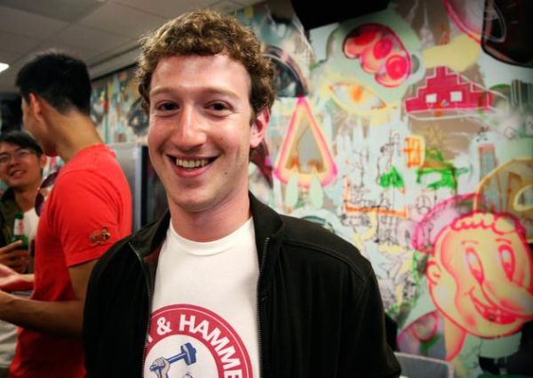 Facebook创业史：在哈佛校园诞生 在玩闹和酒精中成长的巨头!