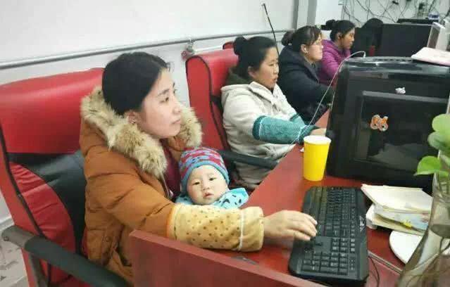 一群农妇成了自媒体运营者收入破万, 平均工资比上海还高!