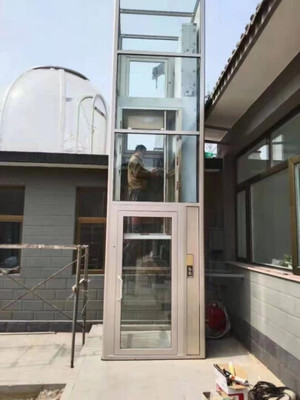 徒河重工:“質量杠杠的,電梯運行平穩,也沒有任何噪音,裝好后老人上下樓方便多了